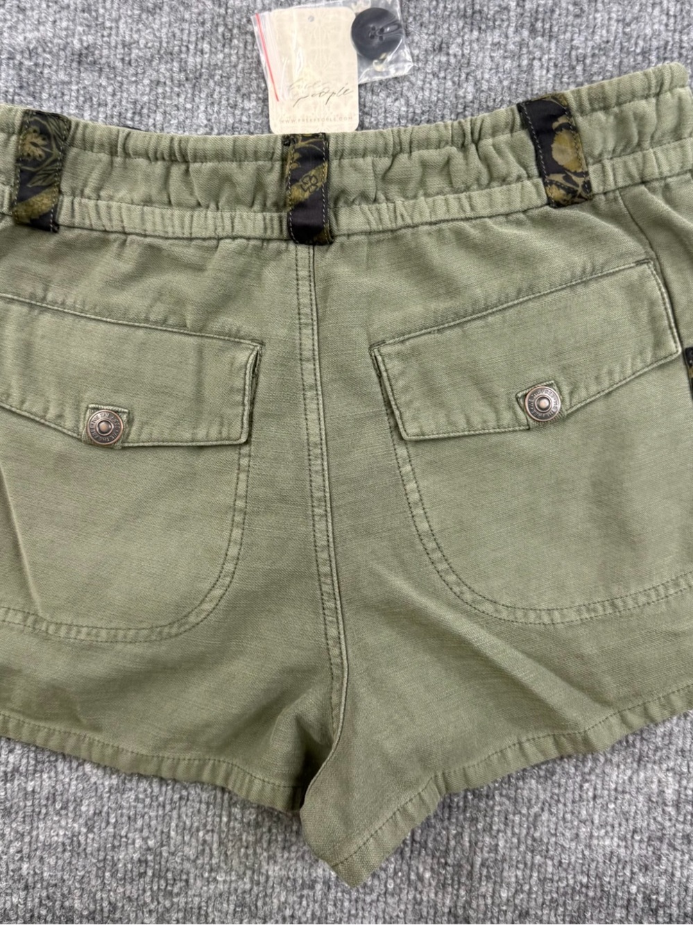 People Sabrina Pull-On Scarf Shorts XS Army Combo NWT $148 - Picture 2 of 5